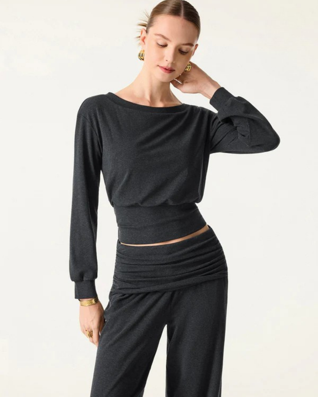 Kayık Yaka Bel Detaylı Brami Üst