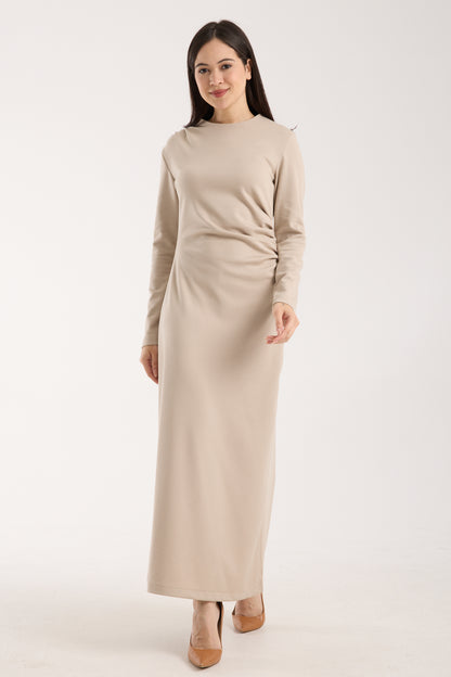 Yan Büzgülü Geniş Omuzlu Midi Elbise