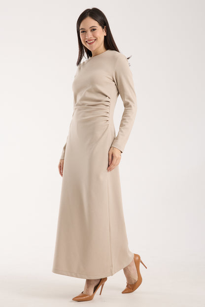 Yan Büzgülü Geniş Omuzlu Midi Elbise