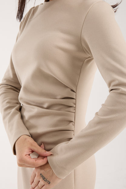 Yan Büzgülü Geniş Omuzlu Midi Elbise