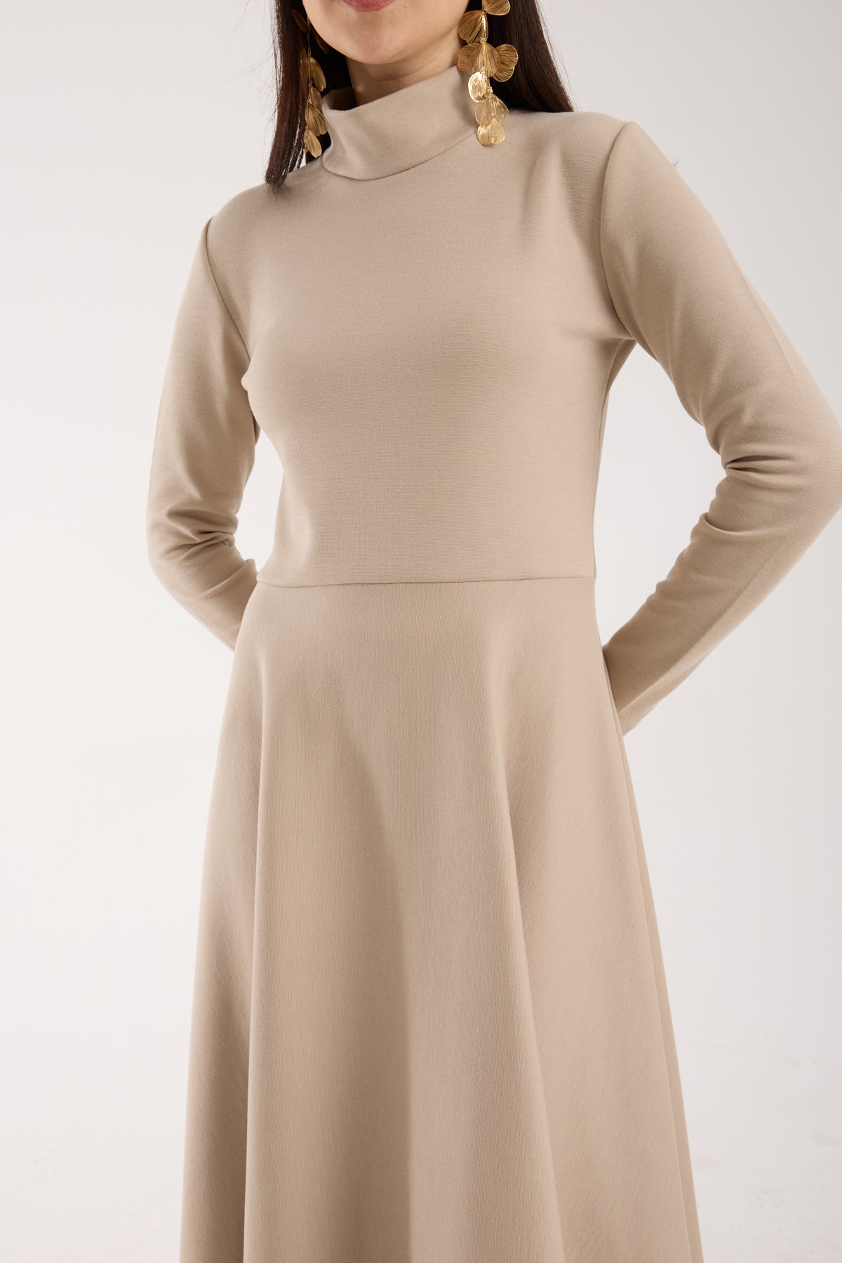 Heat-Tech Yüksek Yaka Midi Elbise