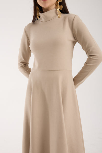 Heat-Tech Yüksek Yaka Midi Elbise